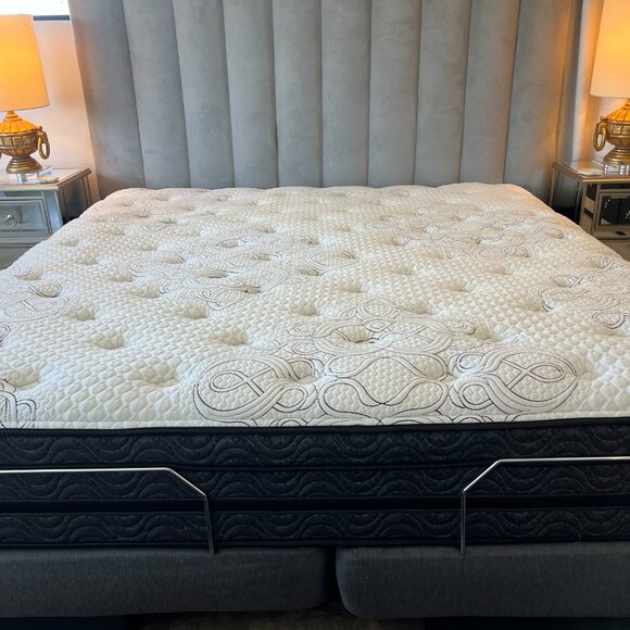 King Size Prelude Mattress by Southerland with Adjustable Base – Like New! - Picture 7 of 7